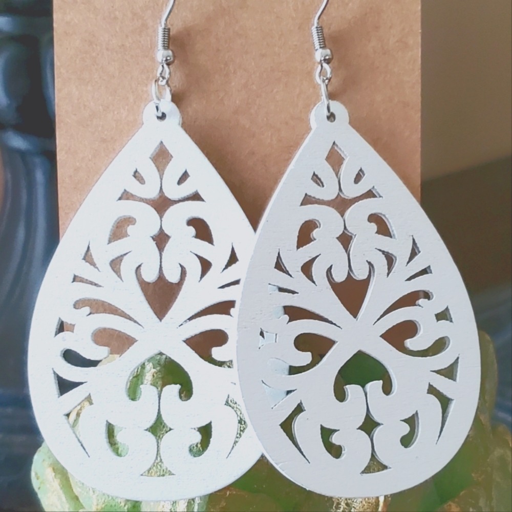 Gorgeous Filagree Cut Earrings